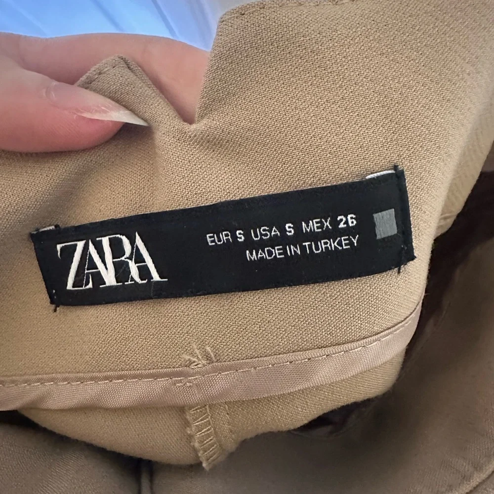 Zara Beige Trousers with Belt - Picture 2 of 2